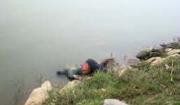 Phát hiện thi thể cụ bà trôi trên sông